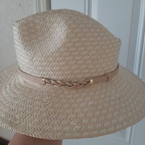 Vince Camuto sun hat